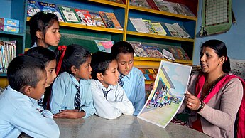 Kinder in einer Schule in Nepal