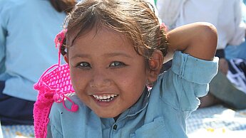Eine Patenschaft in Nepal hilft, die Rechte von Mädchen ethnischer Minderheiten aktiv einzufordern.