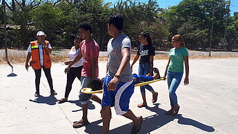 Cours de sauvetage afin d'augmenter la résiliation lors d'inondations au Nicaragua bei Überschwemmungen in Nicaragua