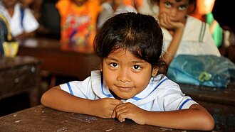 Mädchen aus Kambodscha in der Schule
