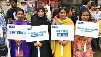 Mädchen bei einem Klimastreik in Bangladesh