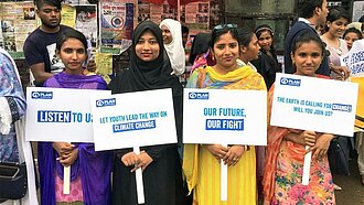 Mädchen bei einem Klimastreik in Bangladesh