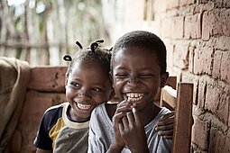 Kinder lachen in Afrika