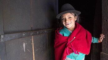 Mädchen aus Ecuador lächelt