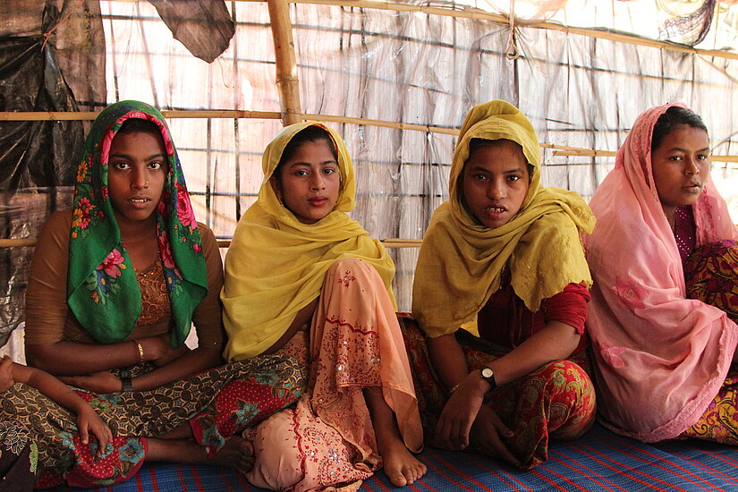 Des filles Rohingya au Bangladesh