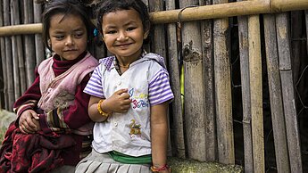 Mädchen aus Nepal lachen